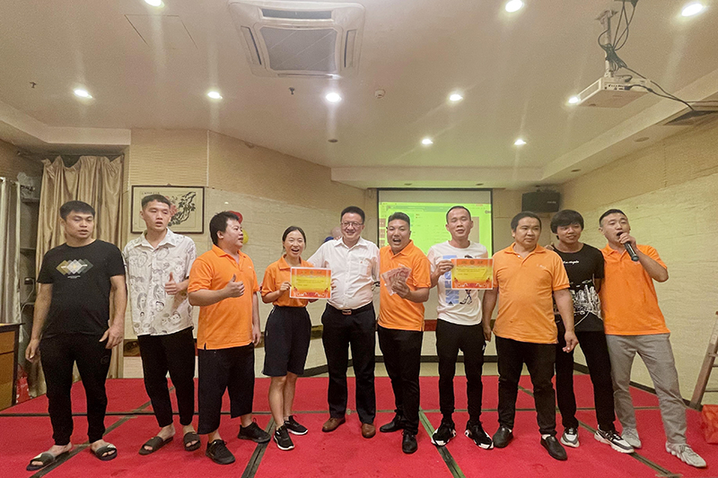 多人跳繩第三名：生產部冠軍隊