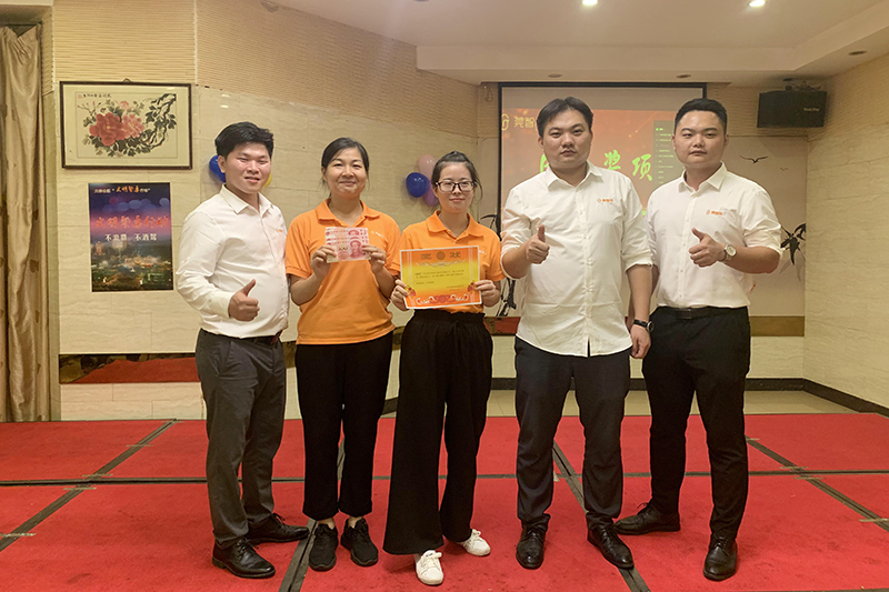 第一名： 業(yè)務部光速隊