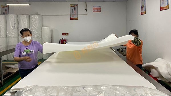 熱風棉N95口罩材料廠家-全力以赴趕生產(chǎn)