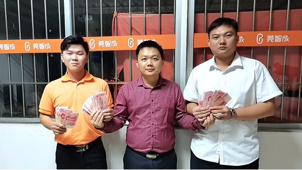 9月份優(yōu)秀業(yè)務員獎與小組PK獎！