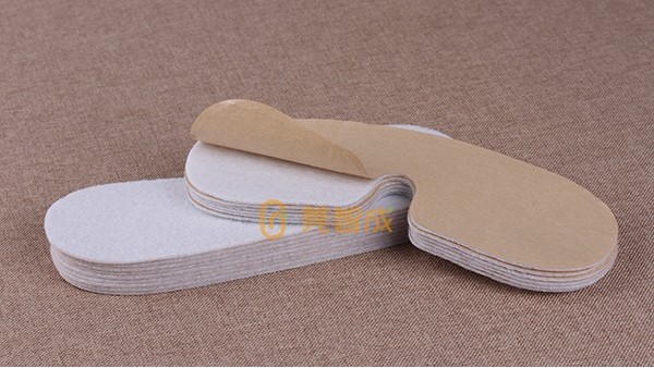 背膠無紡布與刷膠無紡布有什么區(qū)別？